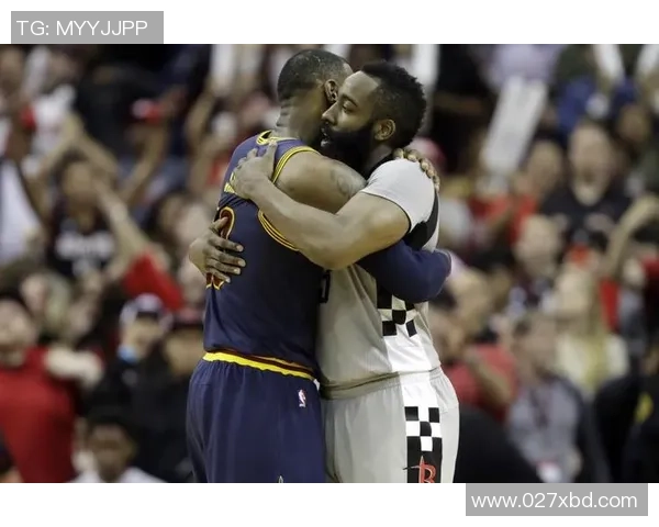 哈登与世界足球巨星同框合影引发热议 笑容满面展现跨界友谊