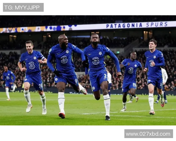 足球星偶像成长之路与赛场传奇故事全景解析